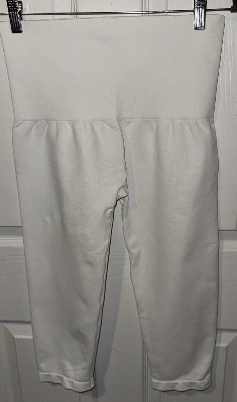 Soma Women's L White Essential Slimming Capri Leggings Flat front Solid NWOT